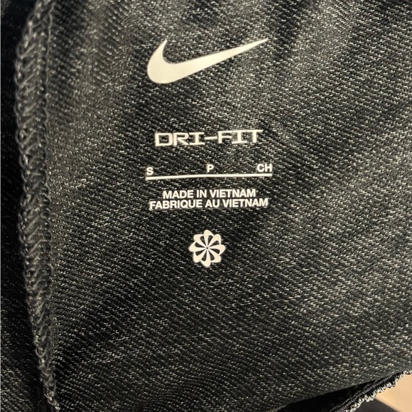 Women’s Nike pro Shorts - Picture 5 of 6